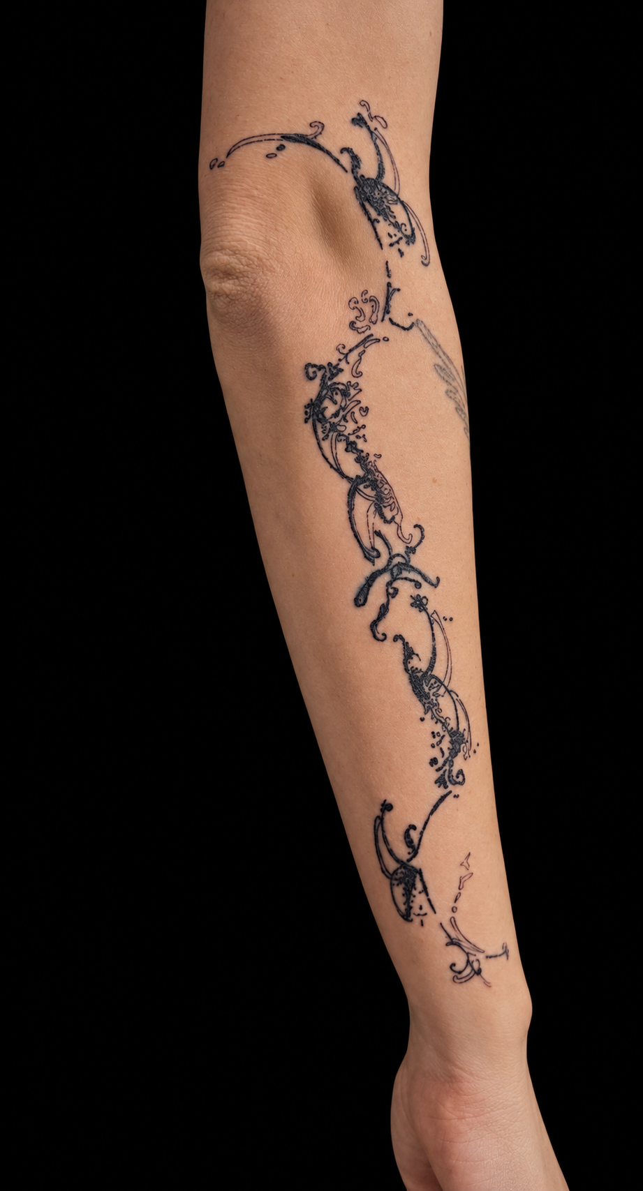 Tatuaje caligráfico en el antebrazo / Calligraphic forearm tattoo