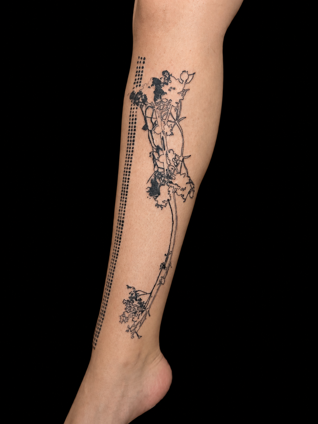 Tatuaje botánico en la pierna / Botanical leg tattoo